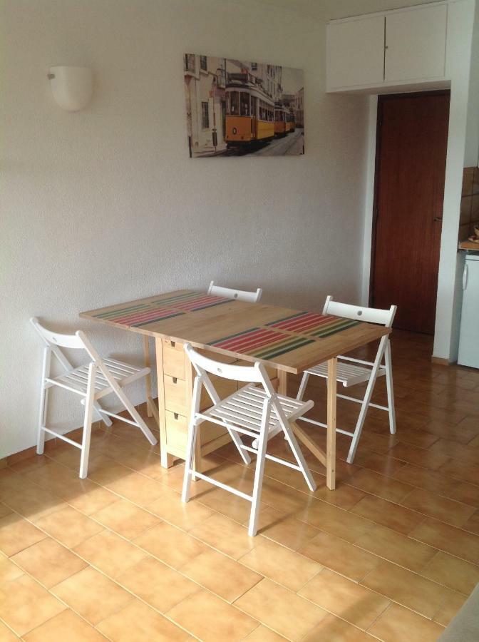 Beach Apartment... T1 With Swimming Pool Costa de Caparica Luaran gambar